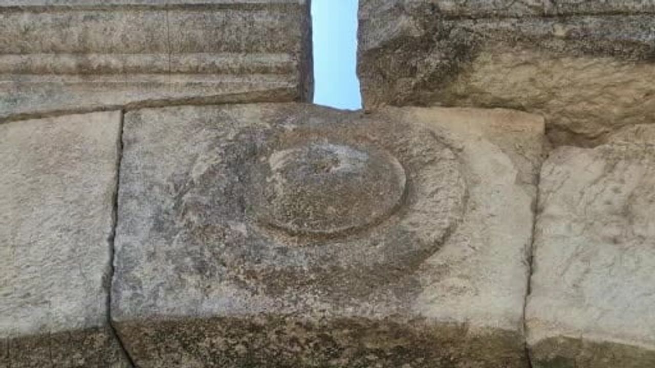 Prusias ad Hypium Antik Tiyatrosu'nda gladyatör ve pankrasyon izleri: Kalkan motifi önemli kanıt