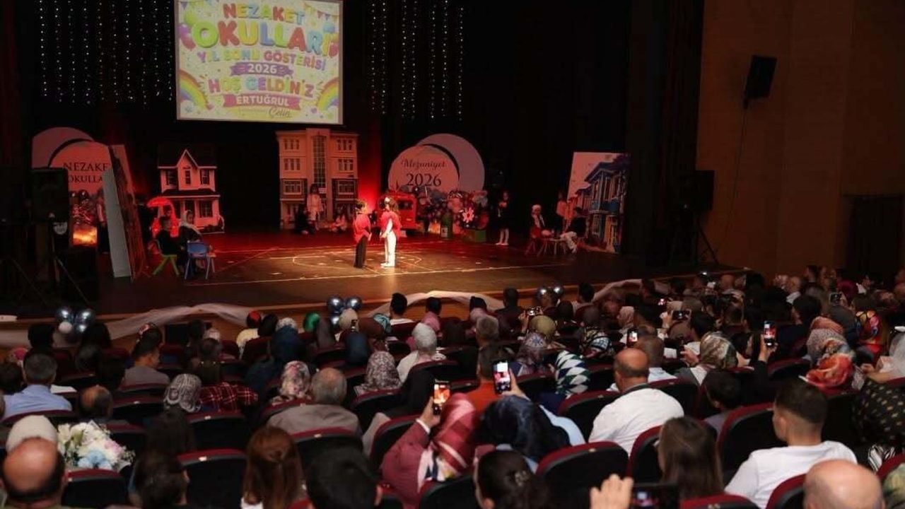 Pursaklar’da alkışlar minik mezunlar için