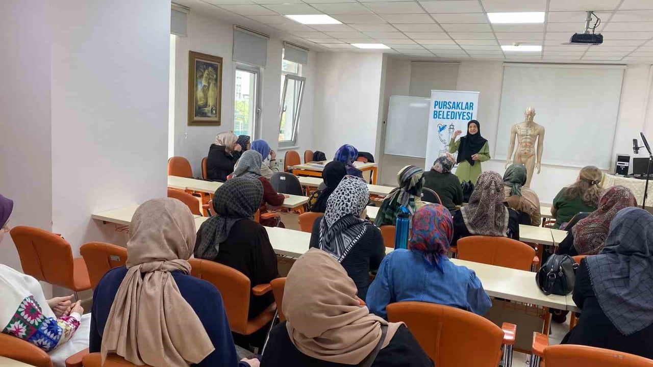 Pursaklar'da 'Nesilden Nesile Anneler ve Kız Çocukları' Söyleşisi — Kuşaklar Arası İletişim ve Dijital Çağda Aile Bağları