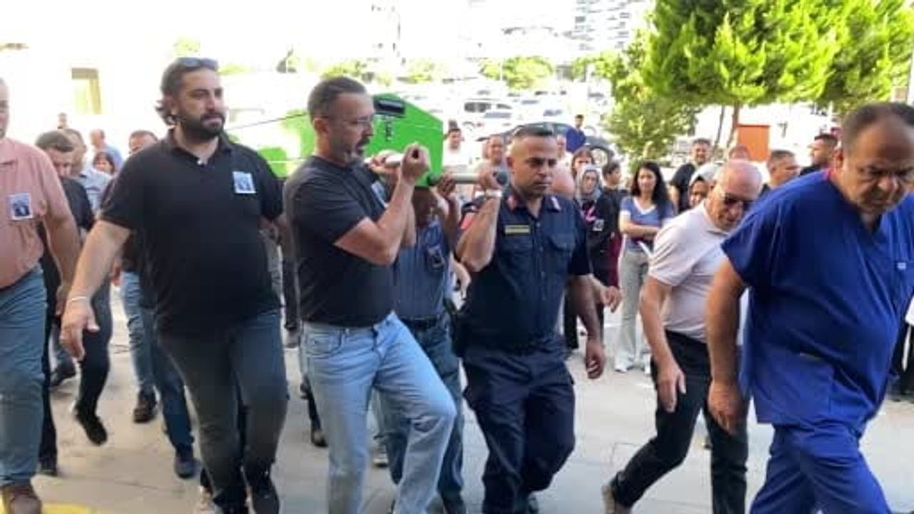 Radyoloji teknisyeni Osman Ceyhan görev yaptığı hastaneden uğurlandı