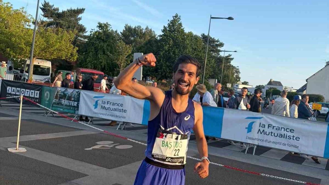 Ramazan Baştuğ Corrida Internationale de Langueux'da büyükler Türkiye rekoru kırdı