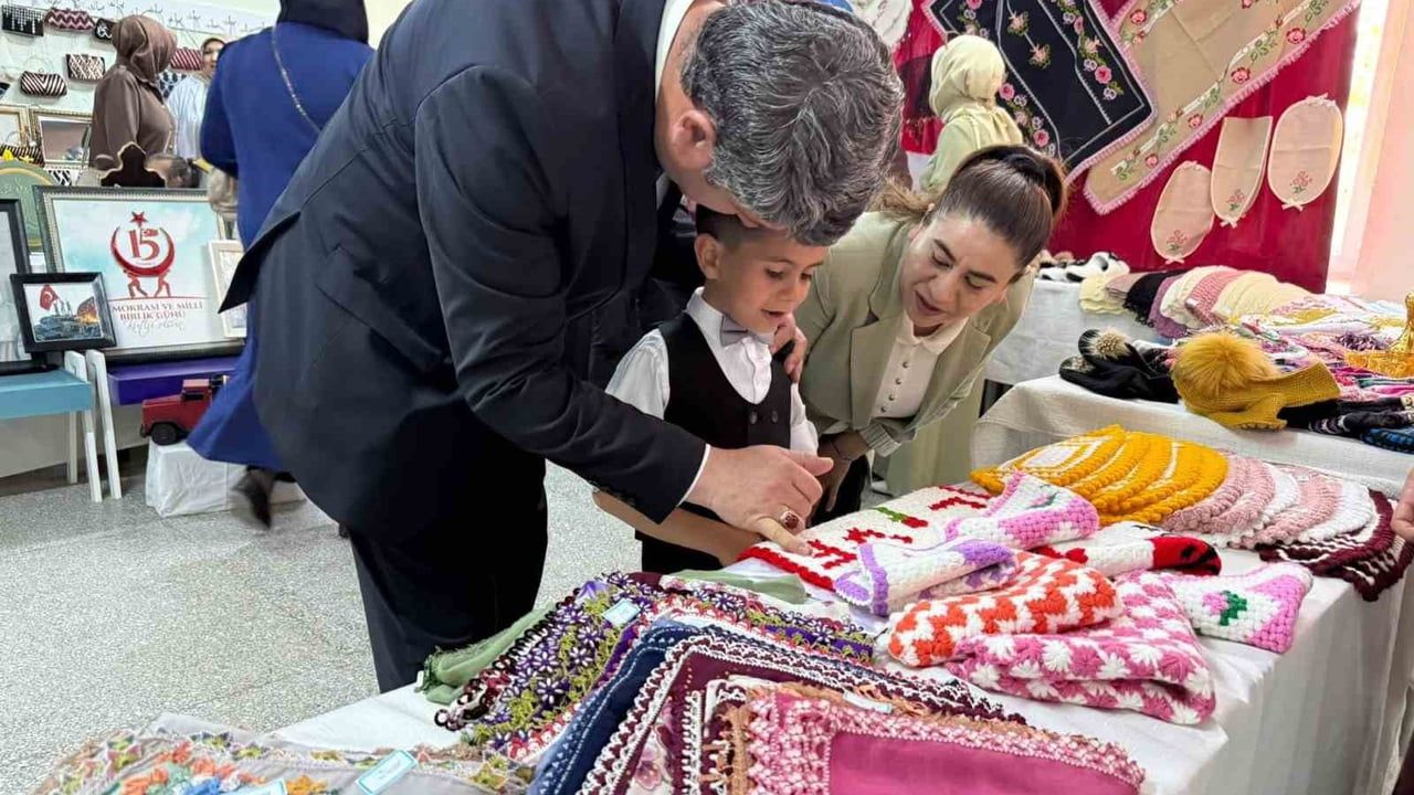 Refahiye’de halk eğitim kursiyerlerinin yılsonu eserleri sergilendi