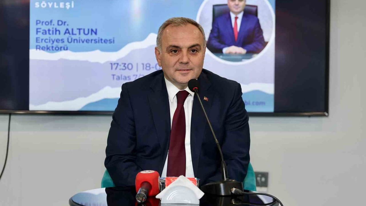 Rektör Prof. Dr. Fatih Altun Marifet Mektebi öğrencileriyle söyleşide buluştu