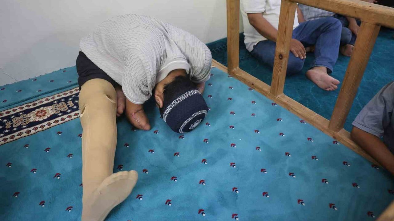 Reyhanlı'da akıma kapılan Muhammed El Ahmet ibadetle hayata tutunuyor