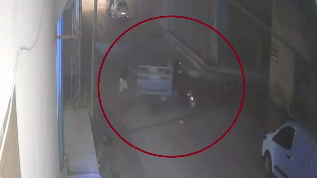 Reyhanlı'da esnafın motosikleti çalındı, anlar kamerada