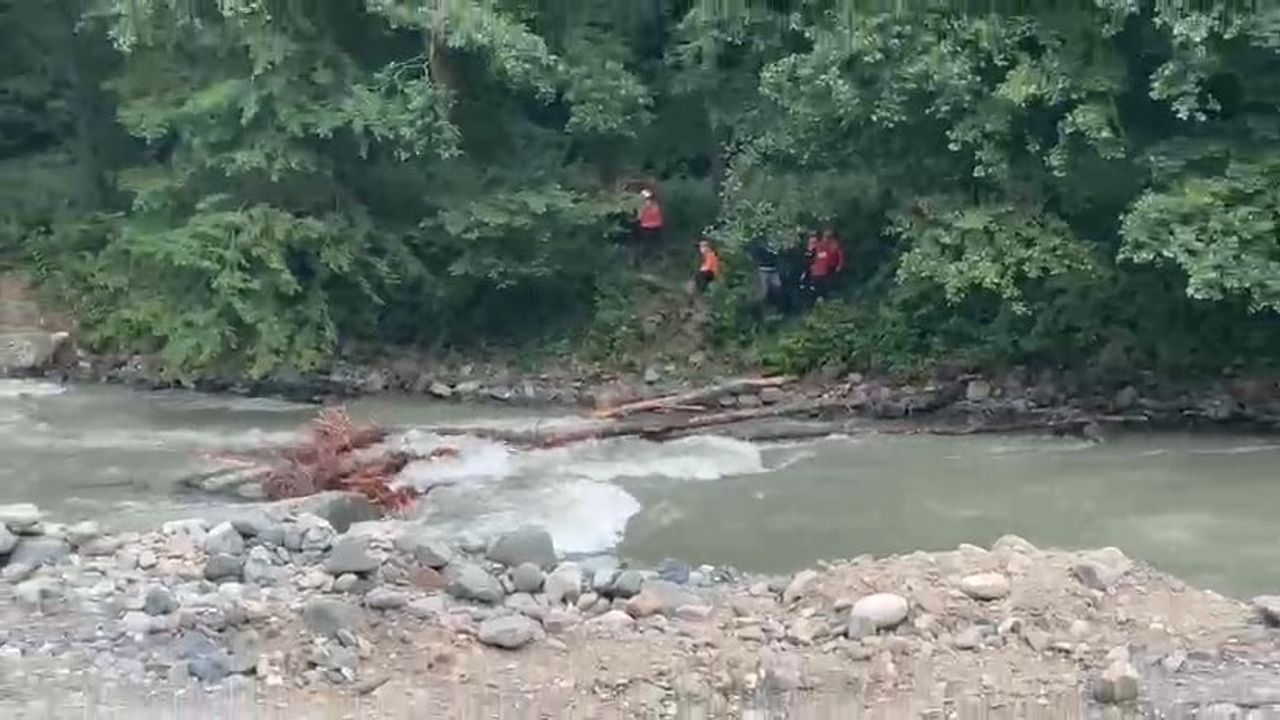 Rize’de aranan kayıp şahıs ölü bulundu, arama botunun devrilmesi sonucu 1 AFAD personeli hayatını kaybetti