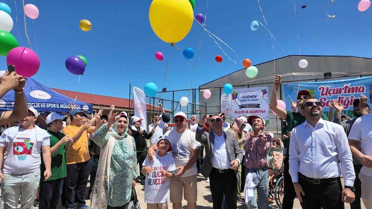 Rize’de Egemen için balon ve uçurtma şenliği: 5,5 yıllık lösemi tedavisi başarıyla sonuçlandı