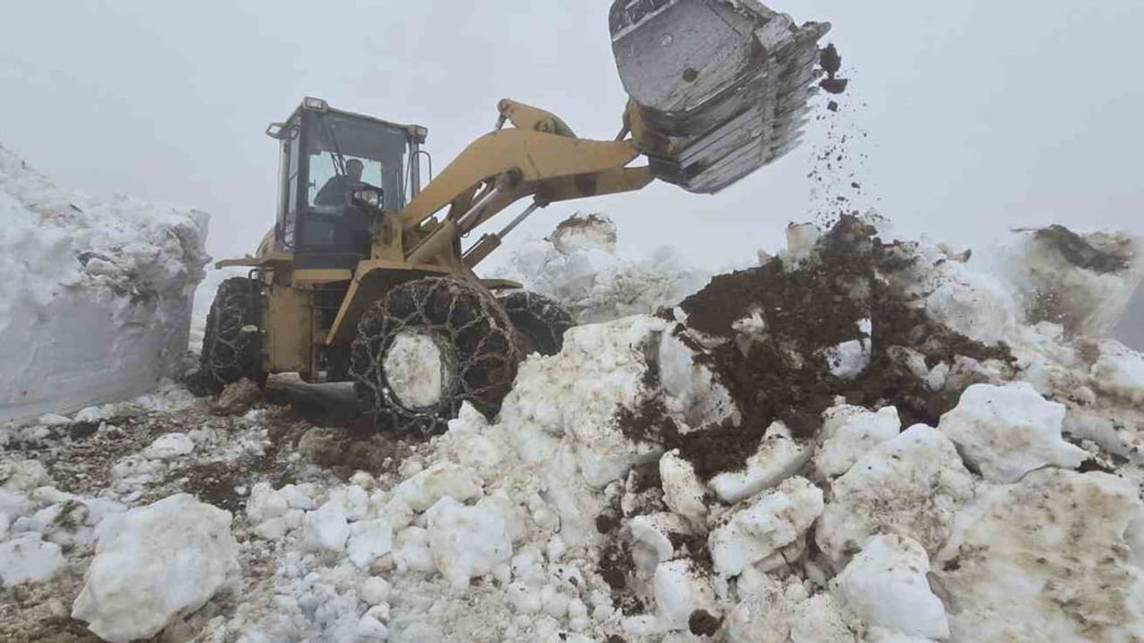 Rize’de Haziran ayında yayla yollarında kar temizliği başlatıldı