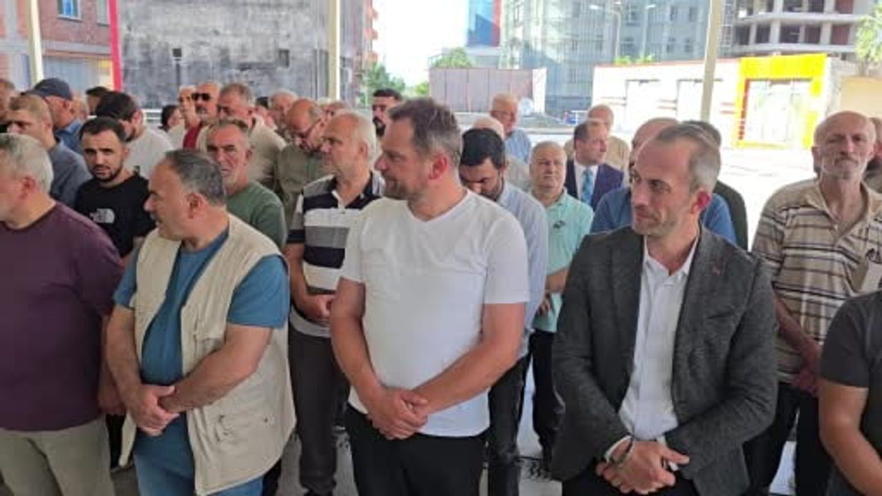 Rize’deki kazada hayatını kaybeden üç arkadaş toprağa verildi