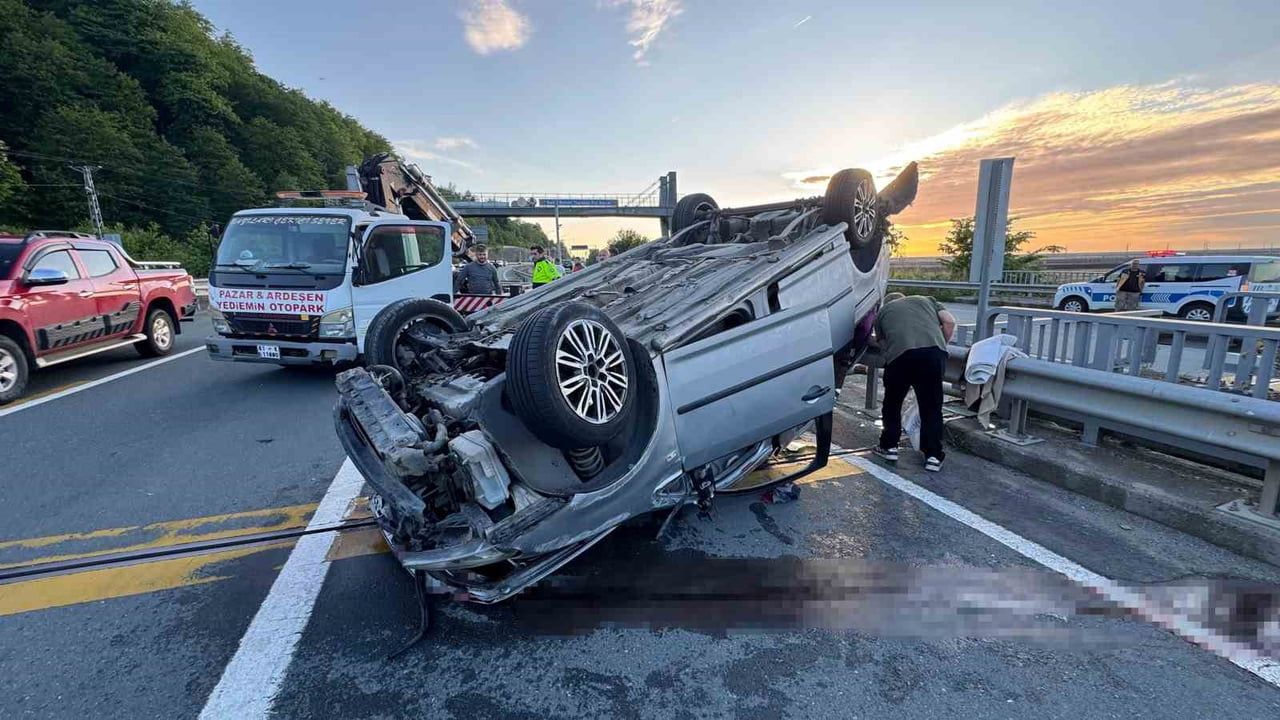 Rize Pazar'da kontrolden çıkan otomobil bariyerlere çarparak takla attı: 4 yaralı