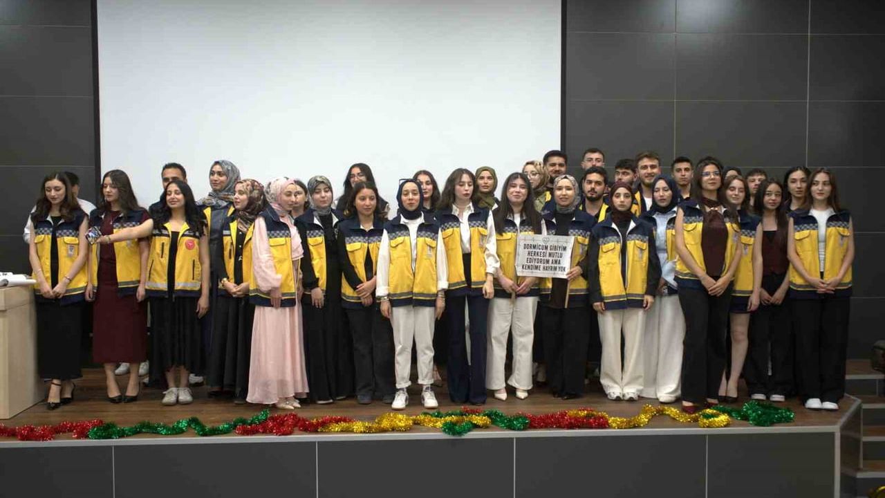 RTEÜ'de ilk ve acil yardım programı öğrencilerinin yelek töreni