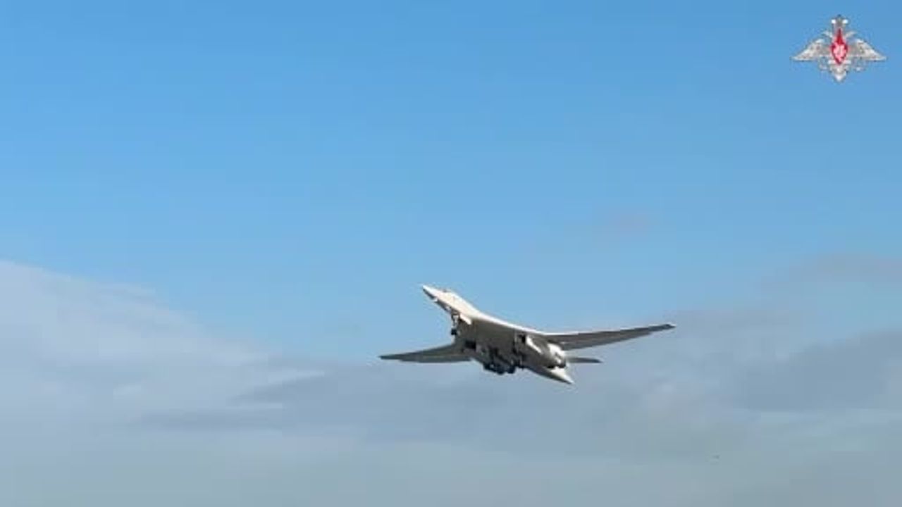 Rus Tu-160 bombardıman uçağı Norveç sınırı yakınında 16 saatlik test uçuşu gerçekleştirdi