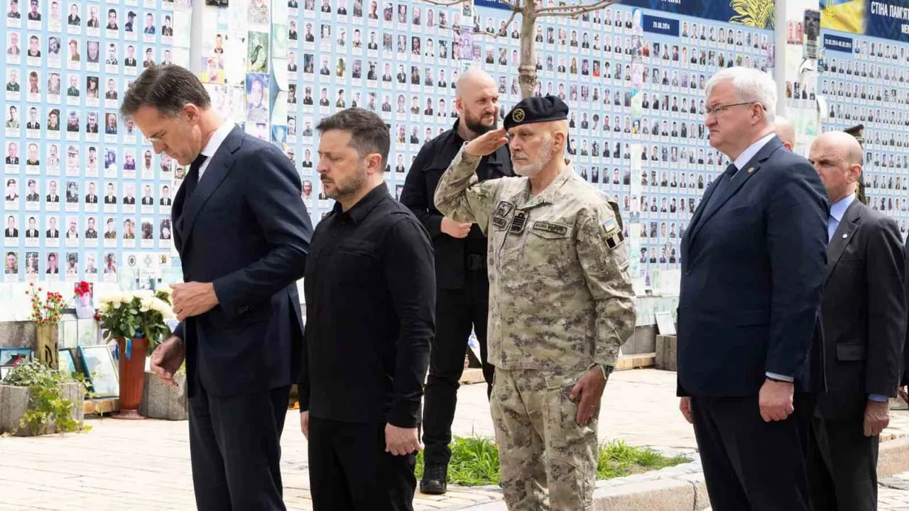 Rutte'ten Rus gençlere uyarı: 'Ukrayna'da ölüme terk edilebilirsiniz' — Kiev'de Zelenskiy ile ortak açıklama