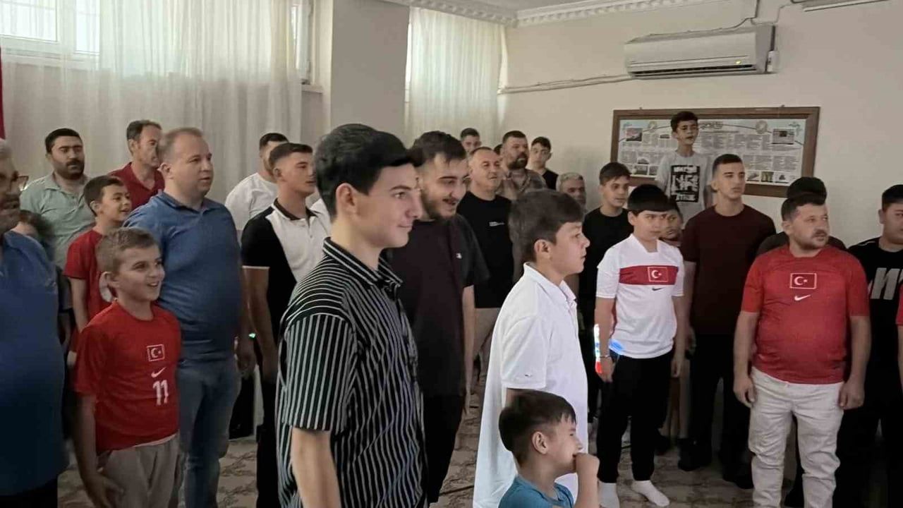 Sabah namazında buluştular, Dünya Kupası heyecanını camide yaşadılar