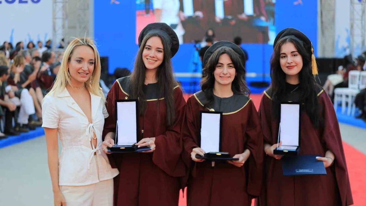 Sabancı Üniversitesi 24. dönem lisans ve 27. dönem lisansüstü mezunlarını uğurladı