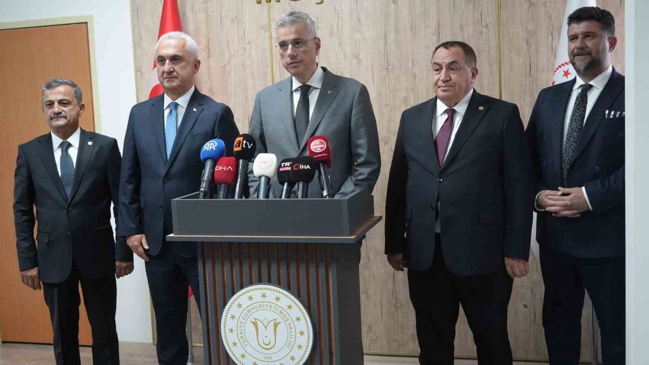Sağlık bakanı Memişoğlu Muş'ta sağlık altyapısı ve hedeflerini anlattı