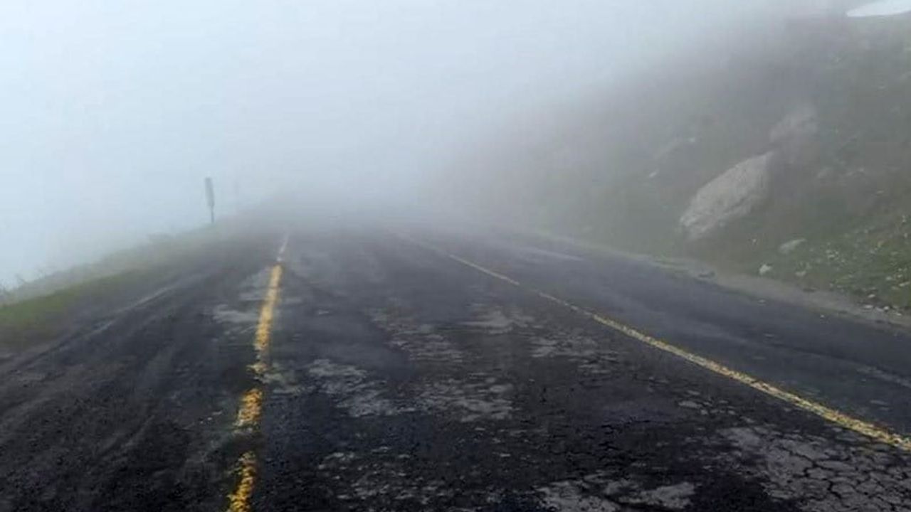Sahara Geçidi'nde Yoğun Sis Ulaşımı Olumsuz Etkiledi