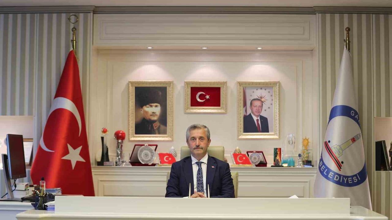 Şahinbey belediye başkanı Mehmet Tahmazoğlu babalar gününü kutladı