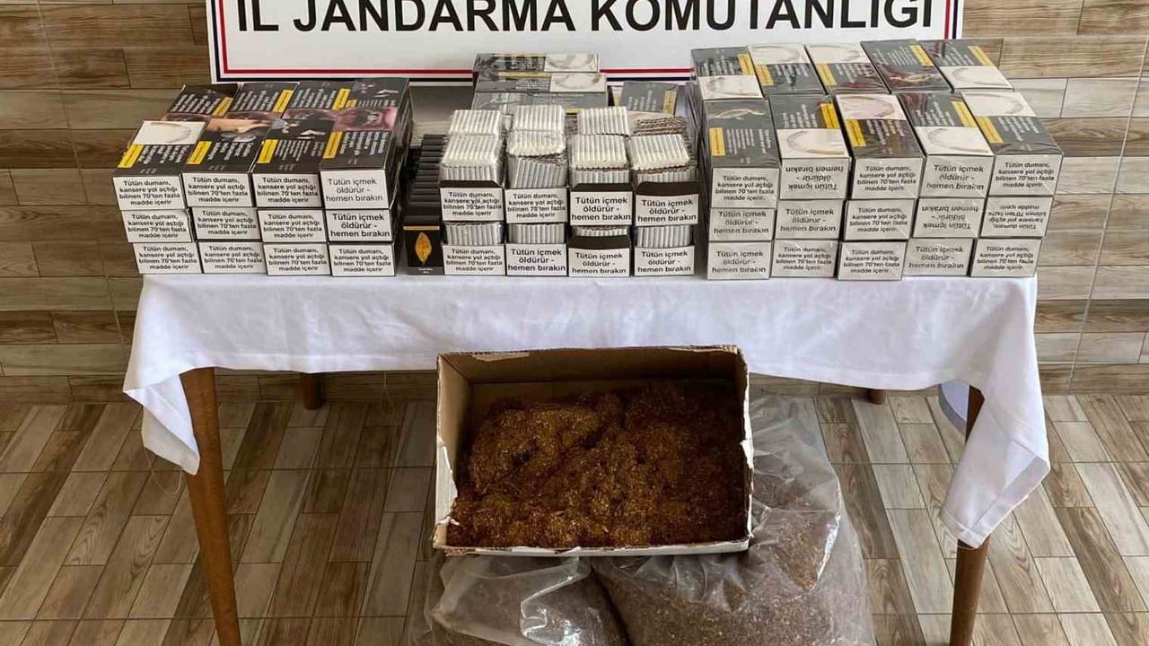 Sakarya’da 3 ilçede kaçakçılık operasyonu: 4 gözaltı, çok sayıda tütün ve sahte içki ele geçirildi