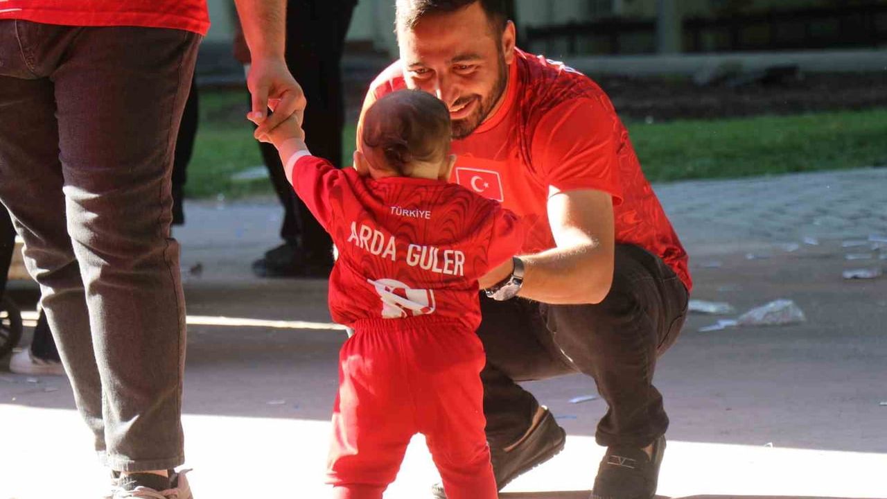 Sakarya'da kırmızı beyazla dev ekranda milli takım heyecanı