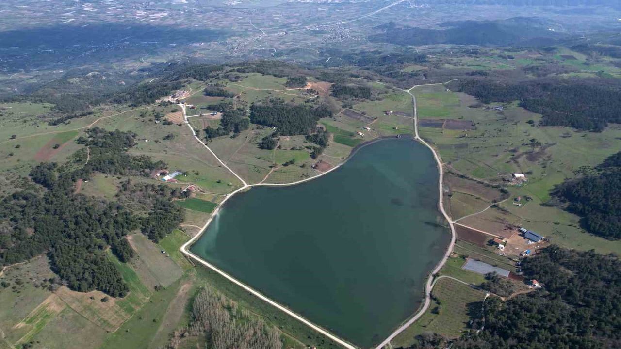 Sakarya Pamukova'da 780 rakımlı yapay göletli yayla doğaseverleri çekiyor