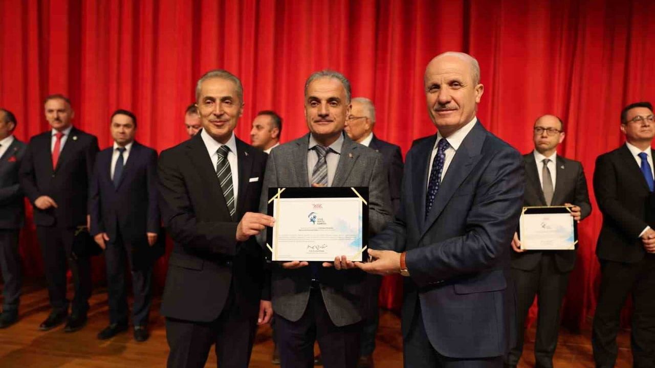Sakarya Üniversitesi'ne YÖK'ten Spor Dostu Kampüs ödülü