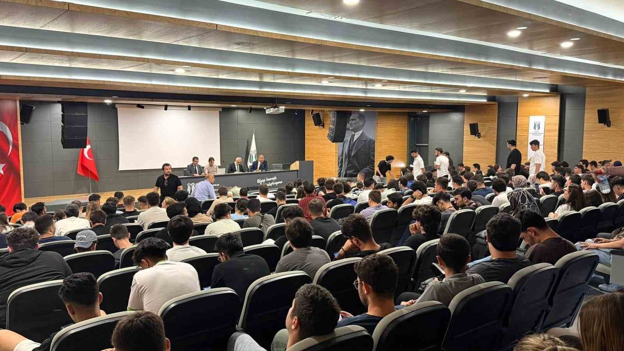 Sakarya Uygulamalı Bilimler Üniversitesi'nde akademisyenler ve öğrenciler buluştu