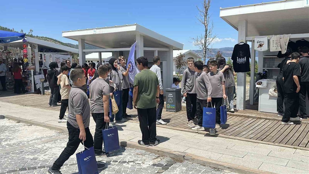 Salda Gölü'nde Salda Bilim Festivali: Öğrenciler ve bilim insanları buluştu
