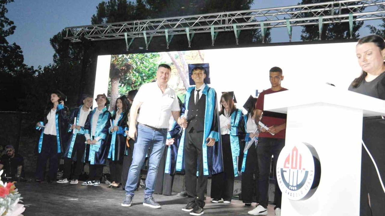 Salihli Anadolu Lisesi'nde 17. dönem mezuniyet töreni