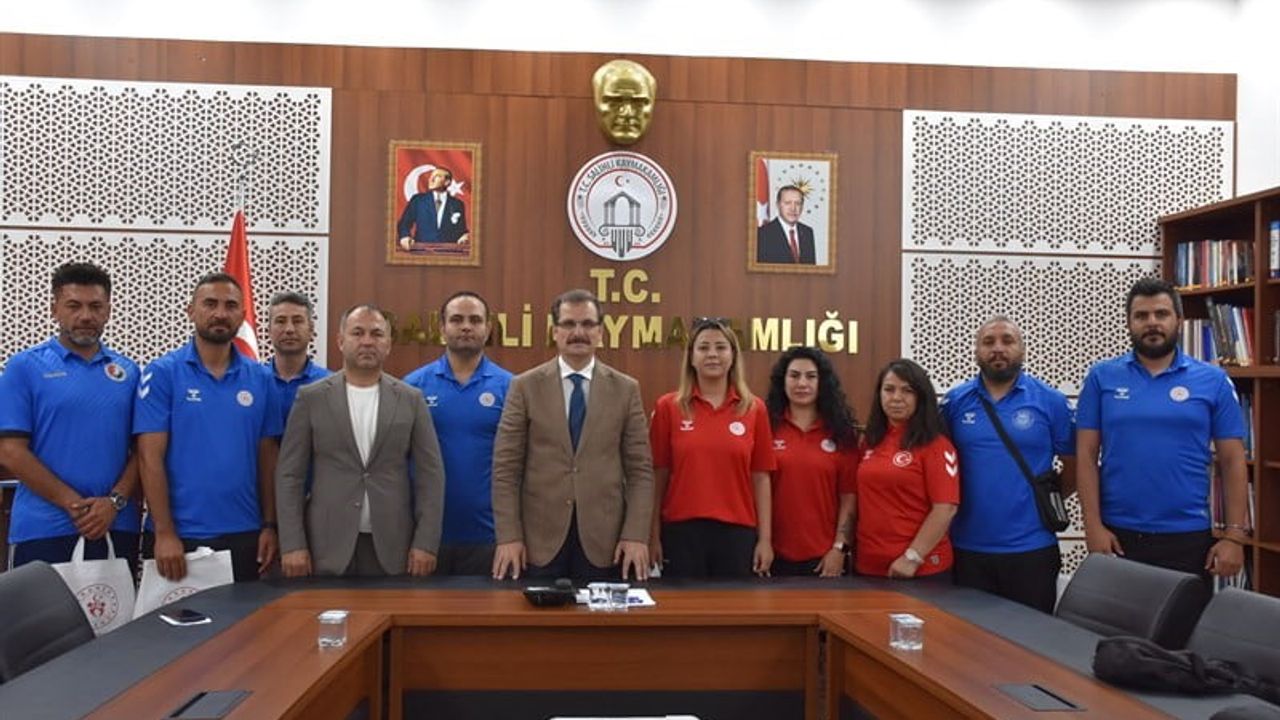 Salihli kaymakamı Ali Güldoğan antrenörleri makamında kabul etti