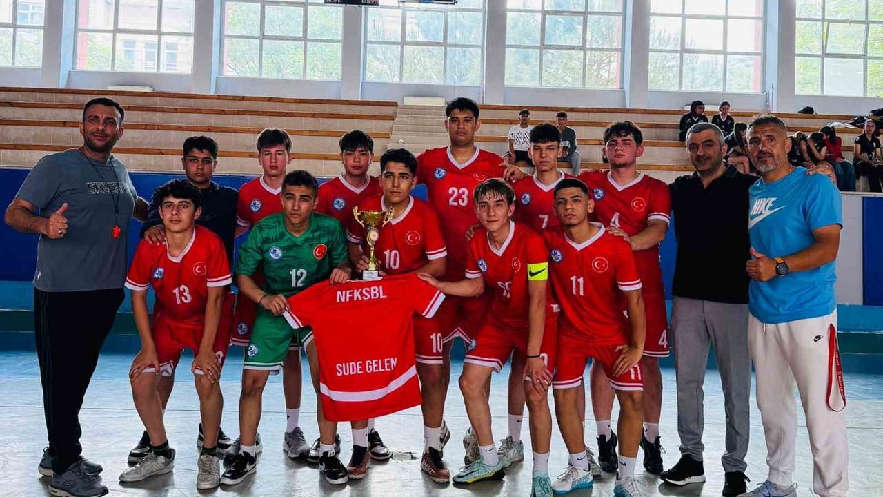 Salihli Necip Fazıl Kısakürek Sosyal Bilimler Lisesi, Liseler Arası 2. Küme Futsal'da Çifte Şampiyonluk Elde Etti