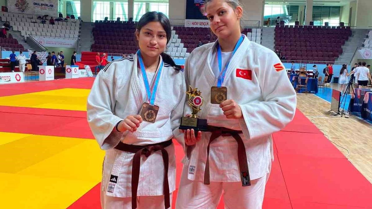 Salihlili Hira Kılkış Yeşilay yıldızlar Türkiye judo şampiyonasında birinci oldu
