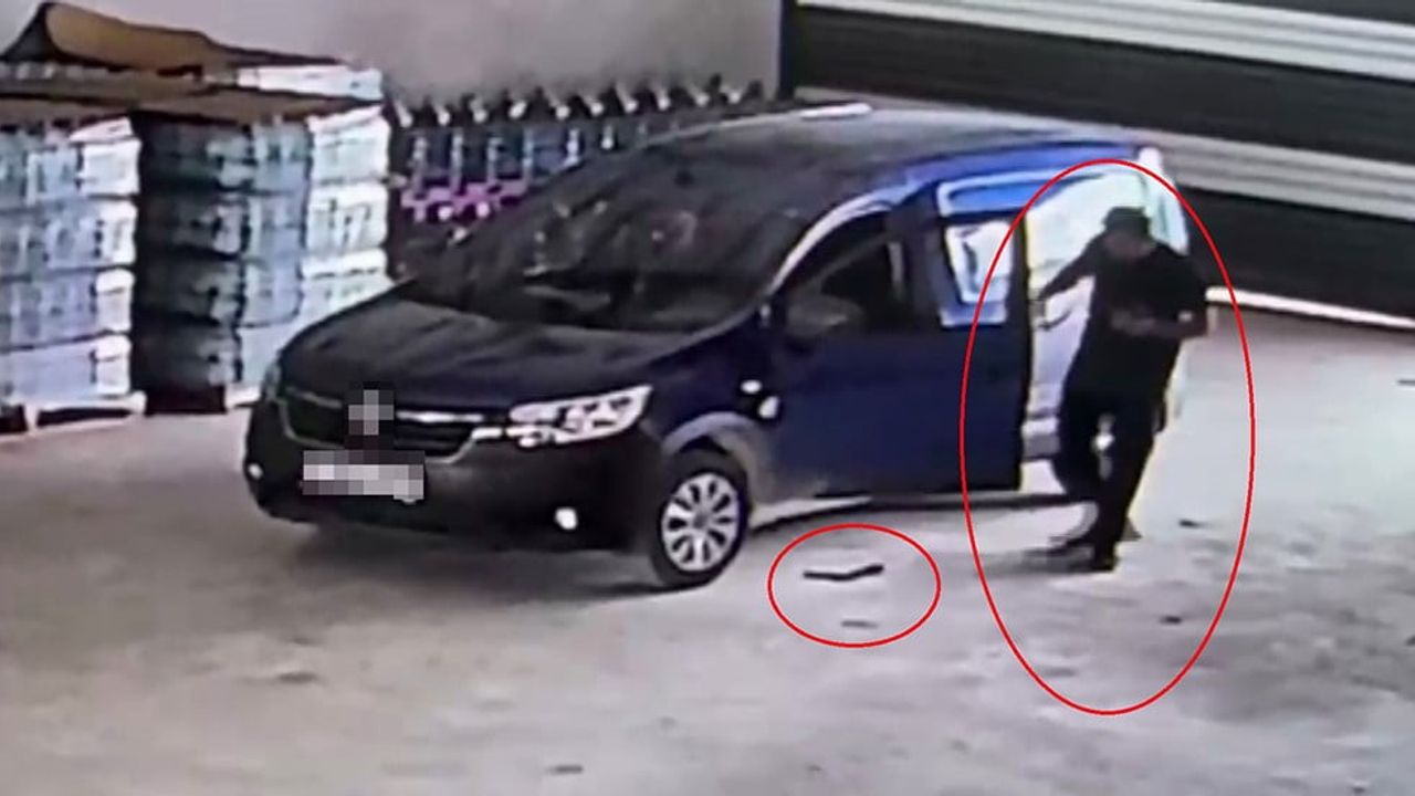 Samandağ'da araca giren yılan sürücüyü korkuttu