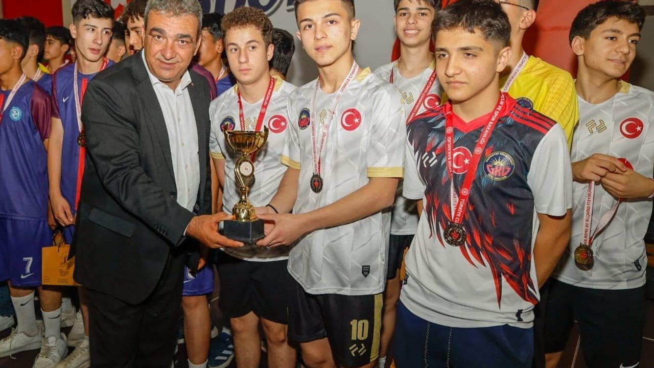 Şampiyonların okulu GKV, 62. yılında da zirvede
