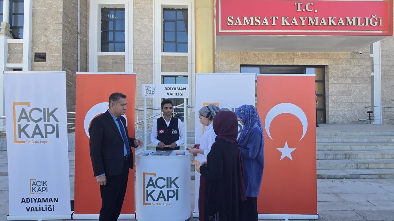 Samsat'ta Açık Kapı Şube Müdürlüğü Stant Açtı: Vatandaşa Bilgilendirme ve e-Devlet Desteği