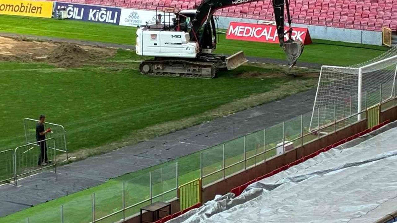 Samsun 19 Mayıs Stadyumu’nda zemine ısıtma ve soğutma tesisatı döşeniyor