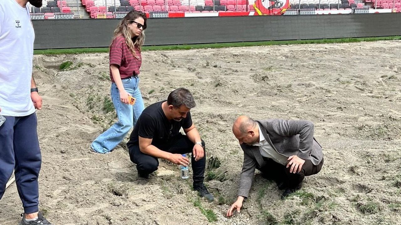 Samsun 19 Mayıs Stadyumu'nun zemini yeni sezona hazırlanıyor