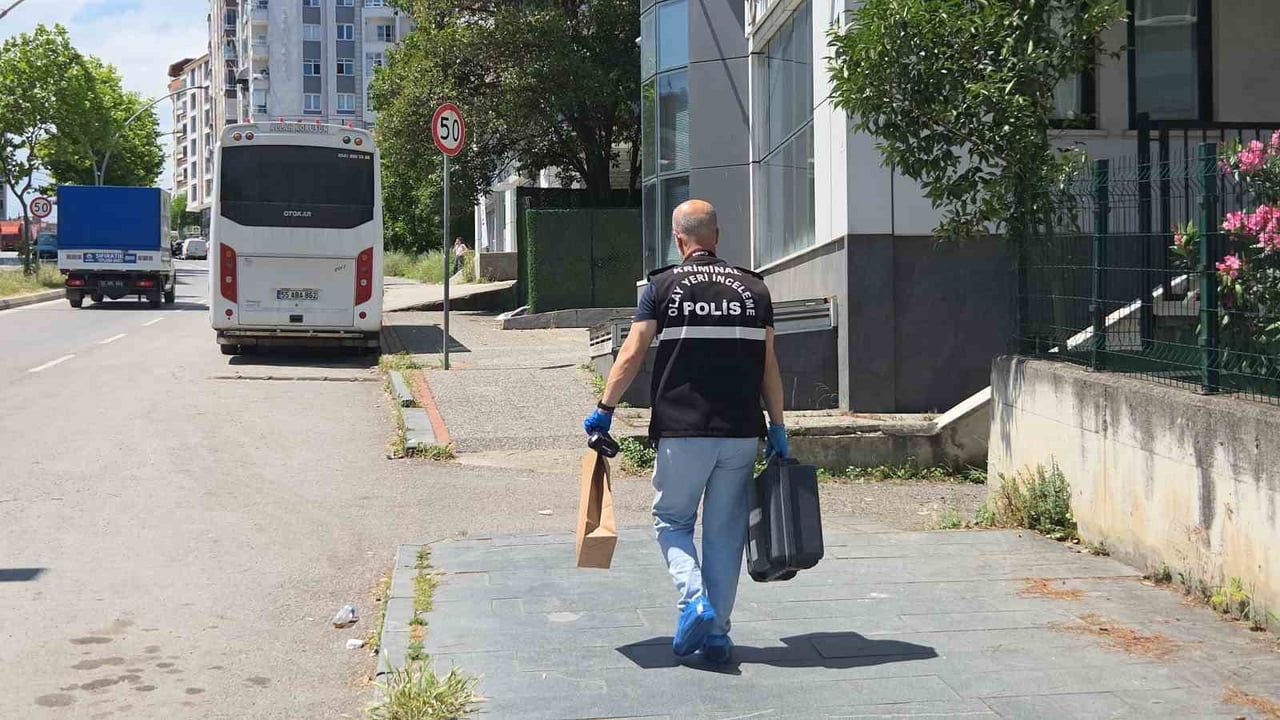 Samsun’da 11 katlı binanın 1'inci katından düşen adam belinden yaralandı