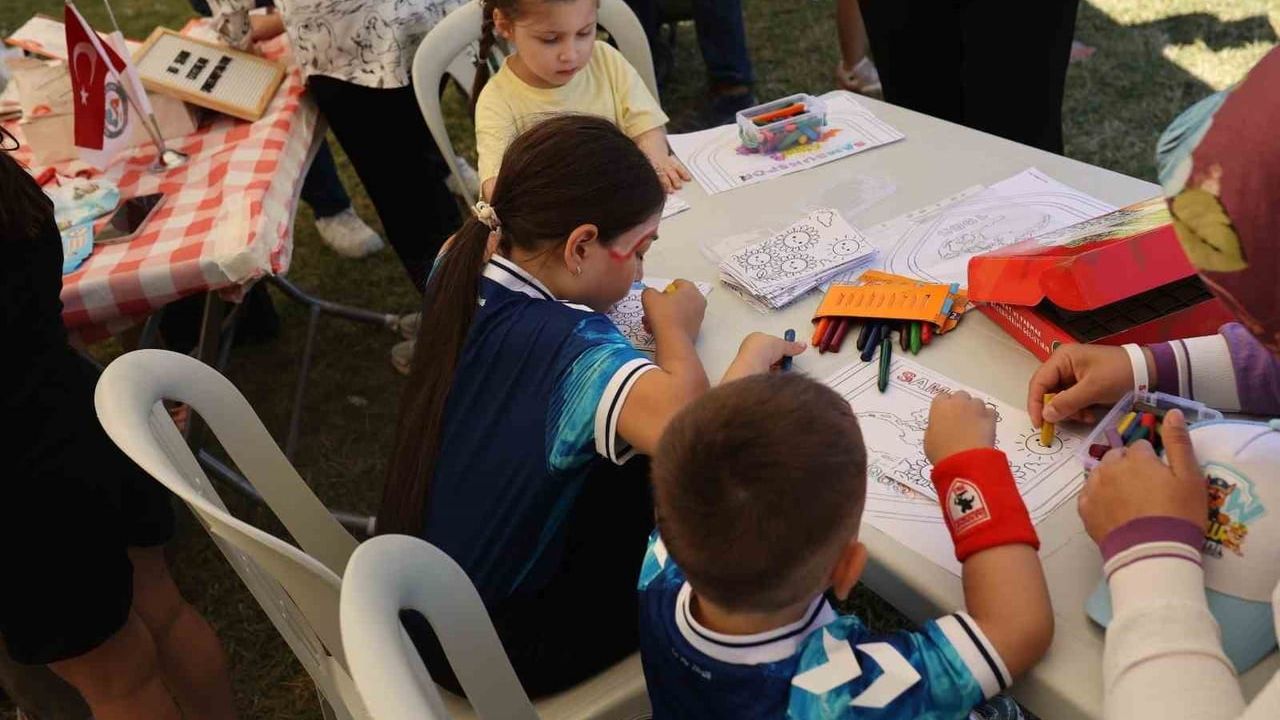Samsun'da 'Bu Şehrin Çocukları Samsunsporludur Uçurtma Şenliği' coşkusu