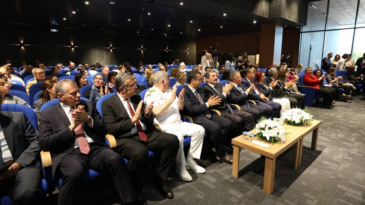 Samsun'da 'Dünya Bize Emanet' konferansı: çevre bilinci, öğrenci ödülleri ve tarımsal atık projesi