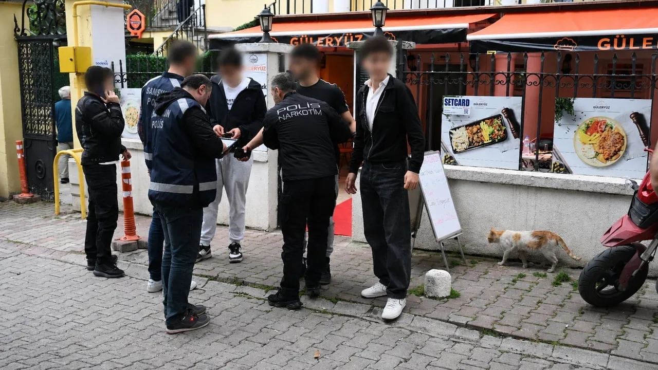 Samsun'da okul çevreleri ve servis araçlarına eş zamanlı denetim: 72 ekip, 184 personel görev yaptı
