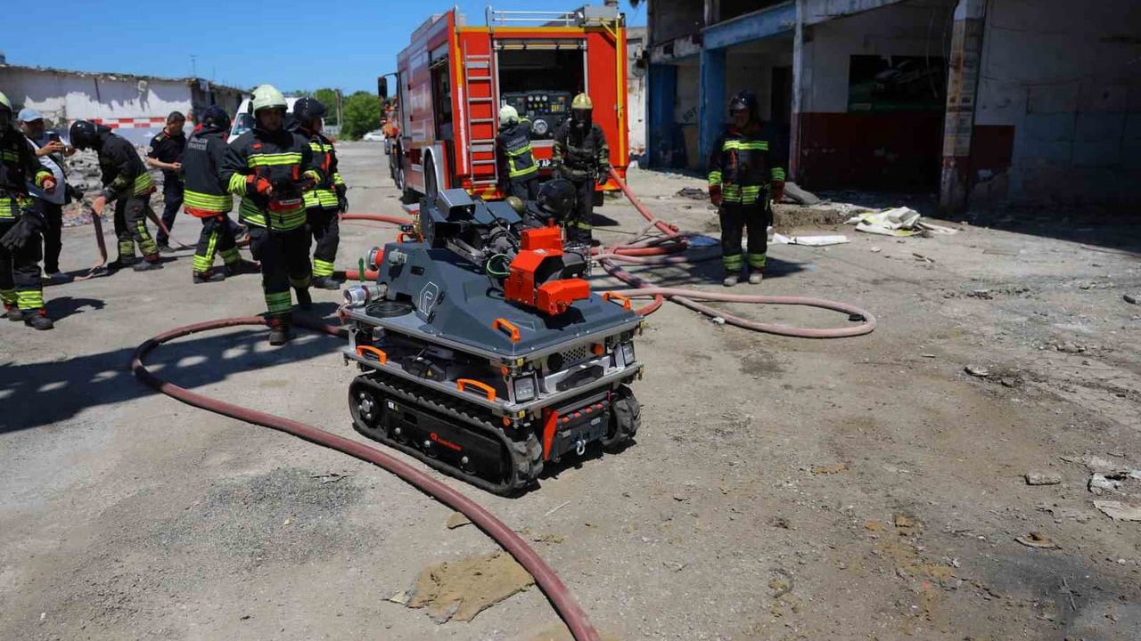 Samsun İtfaiyesine 'Alevkıran' yangın söndürme robotu katıldı