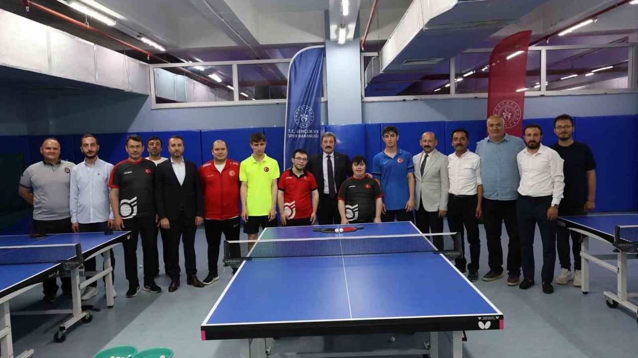 Samsun Valisi Orhan Tavlı'dan milli sporculara moral ziyareti