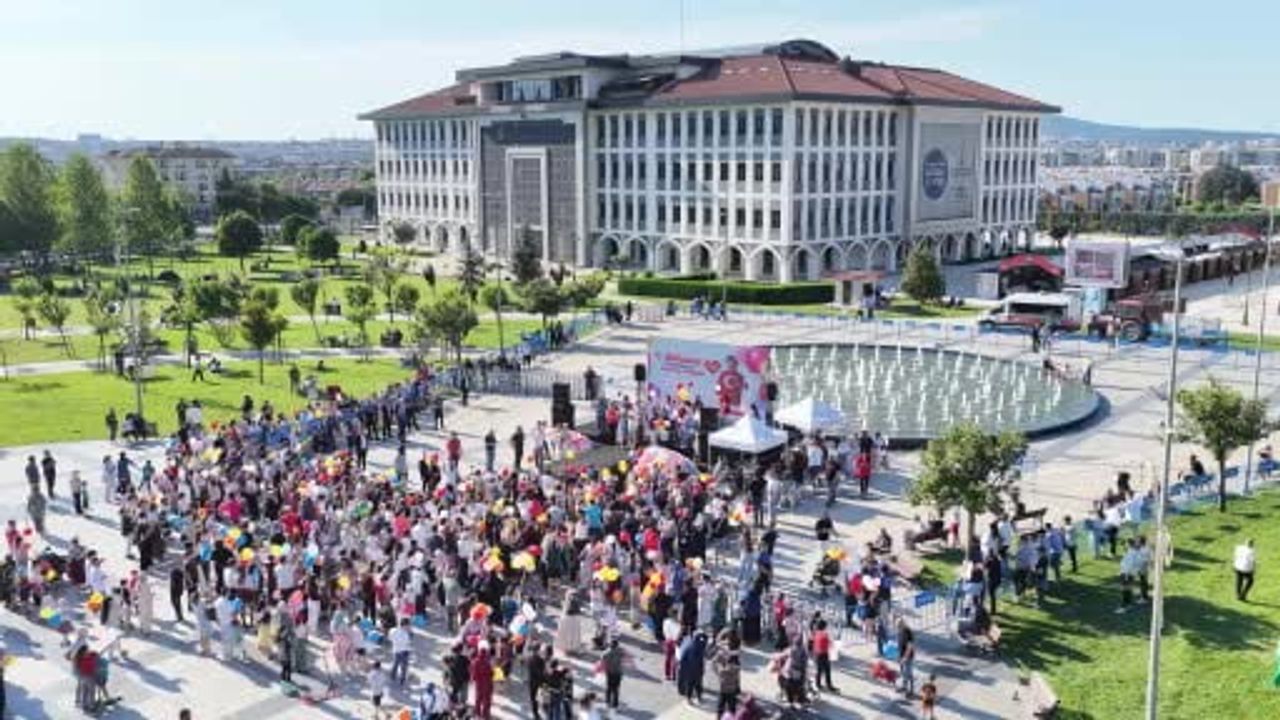 Sancaktepe'de SMA hastası Metehan için umut balonları uçuruldu