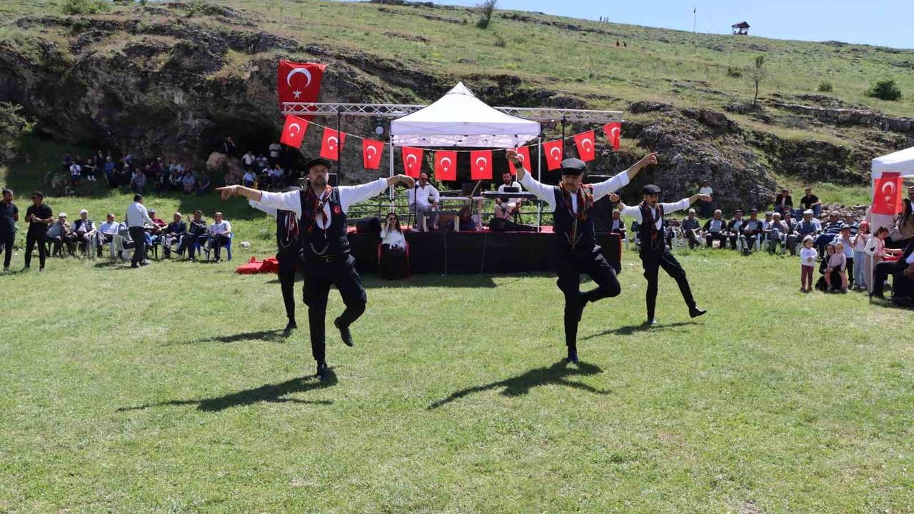 Sandıközü'nde Bahar Şenliği ve Şalvar Gecesi