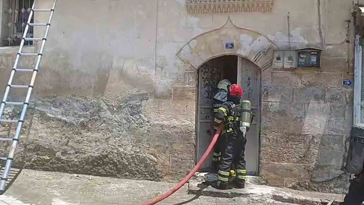 Şanlıurfa'da depo yangını — Haliliye'de itfaiye müdahalesiyle söndürüldü