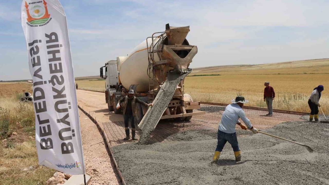 Şanlıurfa’da Hilvan-Siverek-Haliliye arası 18 km beton grup yol çalışmalarına başlandı