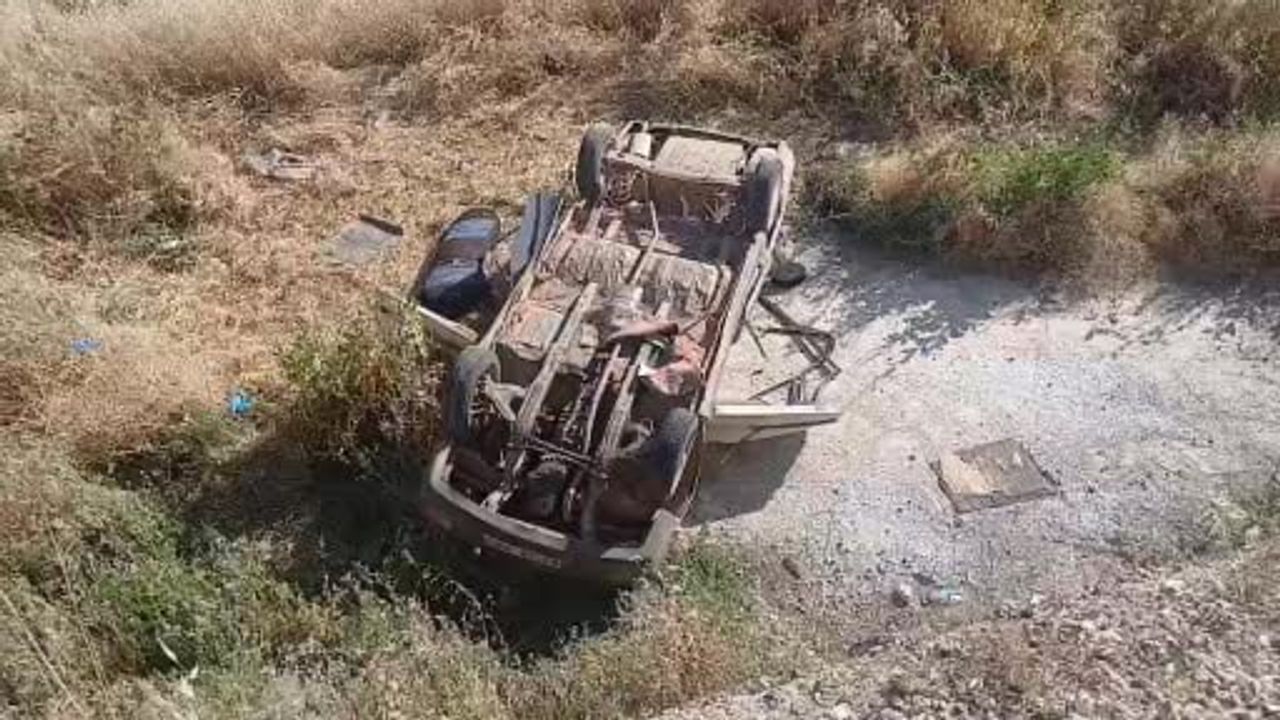 Şanlıurfa'da otomobil şarampole devrildi: 1 kişi hayatını kaybetti, 4 kişi yaralandı