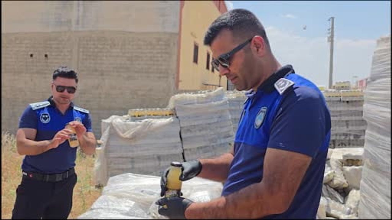 Şanlıurfa'da son kullanma tarihi geçmiş binlerce ürün imha edildi