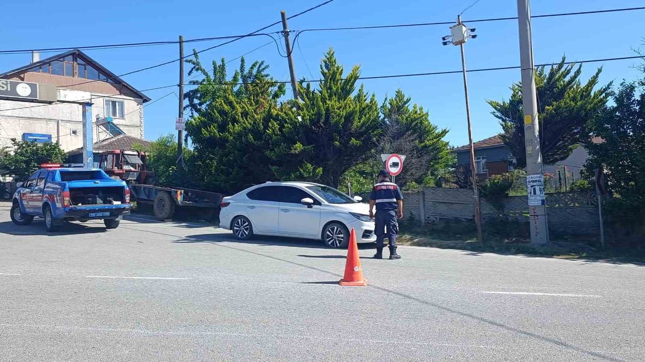 Saray'da otomobilde başından vurulmuş bulunan 19 yaşındaki genç hayatını kaybetti